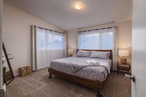 Cozy South Addition Downtown Getaway - King Beds