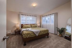 Cozy South Addition Downtown Getaway - King Beds
