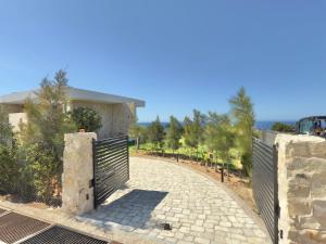 La Baie de Leo, Metline , Infinity Pool, Sauna & Spa