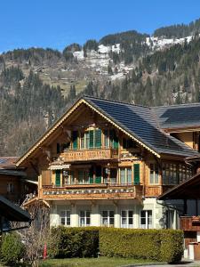 Lauterbrunnen Beautiful Staubbach apartment in a charming Chalet