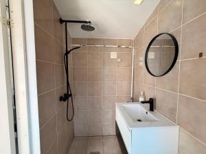 Pet-Friendly 2-Room Ground Floor Stay with Fenced Garden near Femern