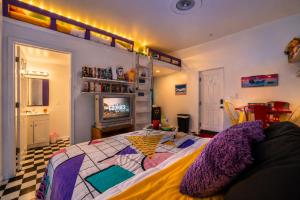 Retro Loft Getaway l Mario Fun & Farm Vibes