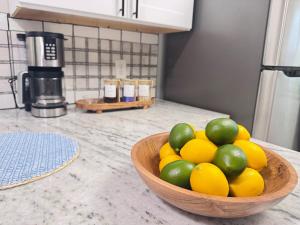 Charming and renovated home close to airport and uptown