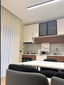 Modern Luxury Apartment-City Center-Walk Anywhere
