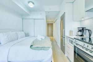 StayToronto - Chic Downtown Studio - Cozy Stay with City Views