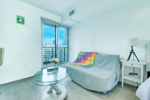 StayToronto - Chic Downtown Studio - Cozy Stay with City Views