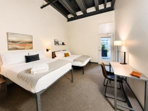 Cream City Industrial Loft Near Fiserv with Parking - Suite 1 - Sleeps 8