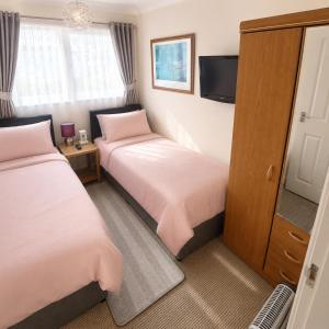 Belle Aire Beach Retreat at Hemsby with FREE WIFI Bed linen included Freely tvs in bedrooms and FREE onsite entertainment