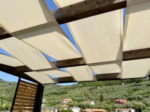 HOST4U - Dimora degli Ulivi, New Apartment with Two Bedrooms, Terrace and Parking, 10 minutes from the beach