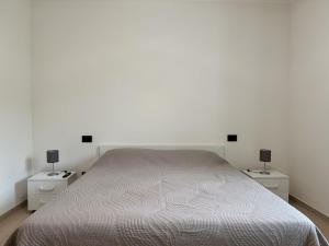 HOST4U - Dimora degli Ulivi, New Apartment with Two Bedrooms, Terrace and Parking, 10 minutes from the beach