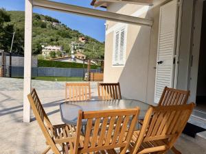 HOST4U - Dimora degli Ulivi, New Apartment with Two Bedrooms, Terrace and Parking, 10 minutes from the beach