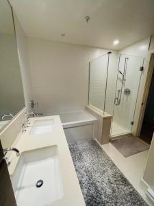 Fully Furnished 2BR North Vancouver Condo for Extended Stay