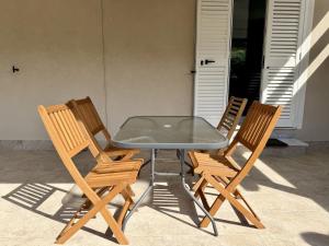 HOST4U - Dimora degli Ulivi, New Apartment with one Bedroom, Terrace and Parking, 10 minutes to the beach