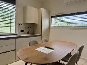 HOST4U - Dimora degli Ulivi, New House with Two Bedrooms, Terrace and Parking, 10 minutes to the beaCh