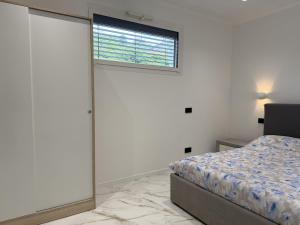 HOST4U - Dimora degli Ulivi, New House with Two Bedrooms, Terrace and Parking, 10 minutes to the beaCh
