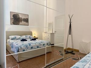 HOST4U - Luxury Beautiful Two Bedrooms Apartment front Beaches in Imperia, Casa Catalina