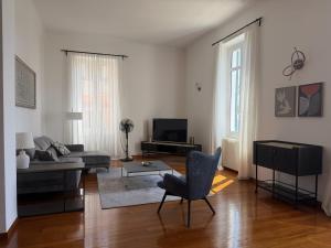 HOST4U - Luxury Beautiful Two Bedrooms Apartment front Beaches in Imperia, Casa Catalina