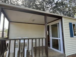 Mobil-home confortable avec terrasse à Villecroze - API-1-52-1089