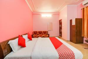 Hotel O Trimurti Palace