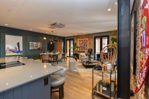 Lumière Luxury Penthouse by AcoModo Casco Viejo