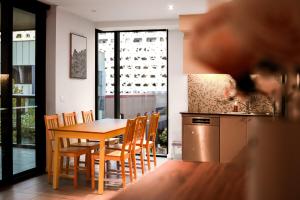 Urban Harbourside Living 2B2B1C at Docklands Bright