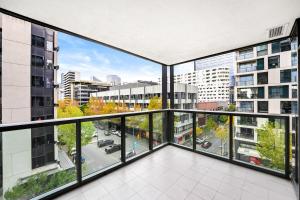 Urban Harbourside Living 2B2B1C at Docklands Bright