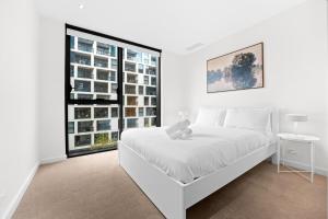 Urban Harbourside Living 2B2B1C at Docklands Bright