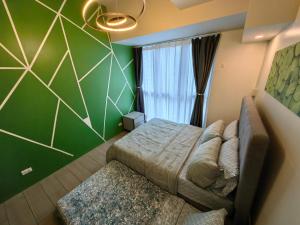 2BR Uptown BGC-22Floor view and near Mitsukoshi, Uptown Mall, and Restaurants