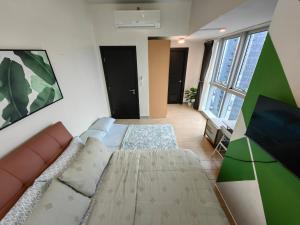 2BR Uptown BGC-22Floor view and near Mitsukoshi, Uptown Mall, and Restaurants