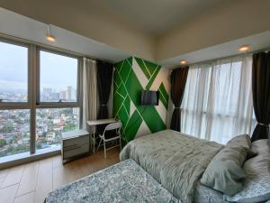 2BR Uptown BGC-22Floor view and near Mitsukoshi, Uptown Mall, and Restaurants