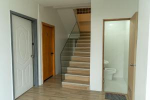 Free Rooftop Breakfast, Queen Bed, Room 1
