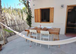 Casa Bougainvillea Steps from the beach and la ria