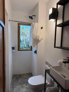 Casa Bougainvillea Steps from the beach and la ria