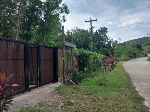 Laramar Hillside Studio Cabin for 2