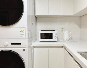 Spacious Hongdae Homes for Families & Groups