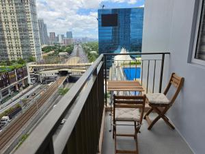 Spacious 2BR Makati Condo MRT WiFi Washer