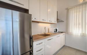 1 Bedroom Awesome Apartment In Bast