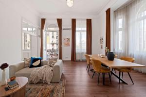 Grand Boulevard Gem Historic Apt with Balcony Views