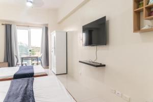 Taal View or LG Unit 1BR Wifi Near Sky Ranch