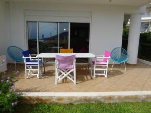 Seafront Porto Rafti, 95 sq m close to airport, garden