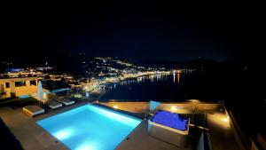 Blue Infinito Boutique Villa, Infinity Pool , Heated Jacuzzi & Panoramic Sea View