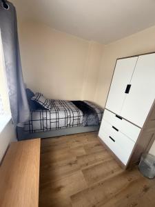 House In Hednesford Cannock, 3 Bedroom, sleeps 5