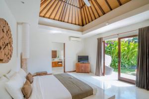 Tropical Luxury (5 min: beachshopsbars & restos)