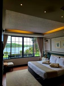 Royal Lake Hotel