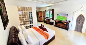 PATTAYA LAND - You Only Live Once