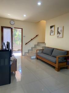 Bali Oma Living - Spacious 3BR Family Home Near Sanur