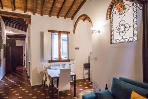 Spacious 2BR with 2 Ensuite Baths in Florence