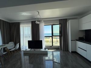 Seaside Escape - Luxury Apartment