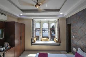 Mannat Udaipur Lakeview Boutique