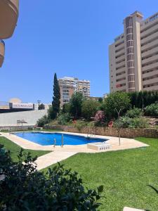 Bright Flat 1 min from Beach with parking